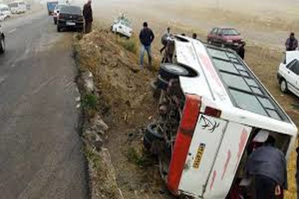 واژگونی مینی بوس تیم کشتی در گردنه صلوات آباد سنندج/ ۱۴ مصدوم