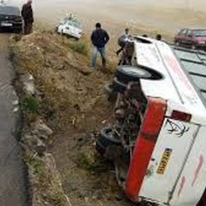 واژگونی مینی بوس تیم کشتی در گردنه صلوات آباد سنندج/ ۱۴ مصدوم