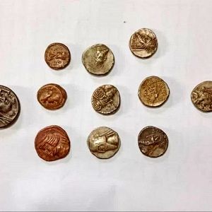 کشف ۱۱ سکه تاریخی در خرم‌آباد